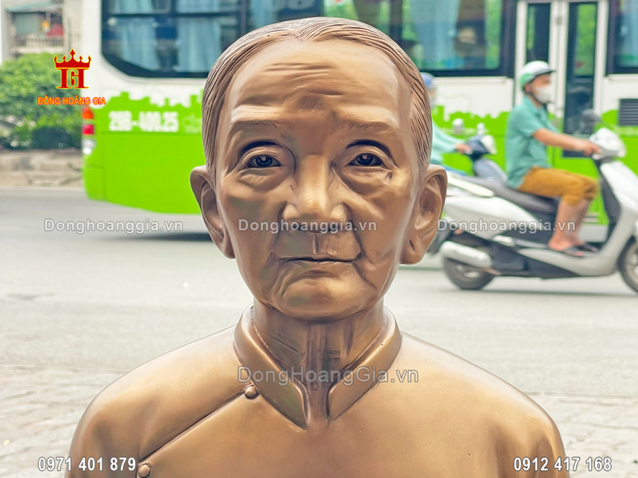 Từng đường nét trên gương mặt được chạm khắc vô cùng tỉ mỉ và tinh xảo